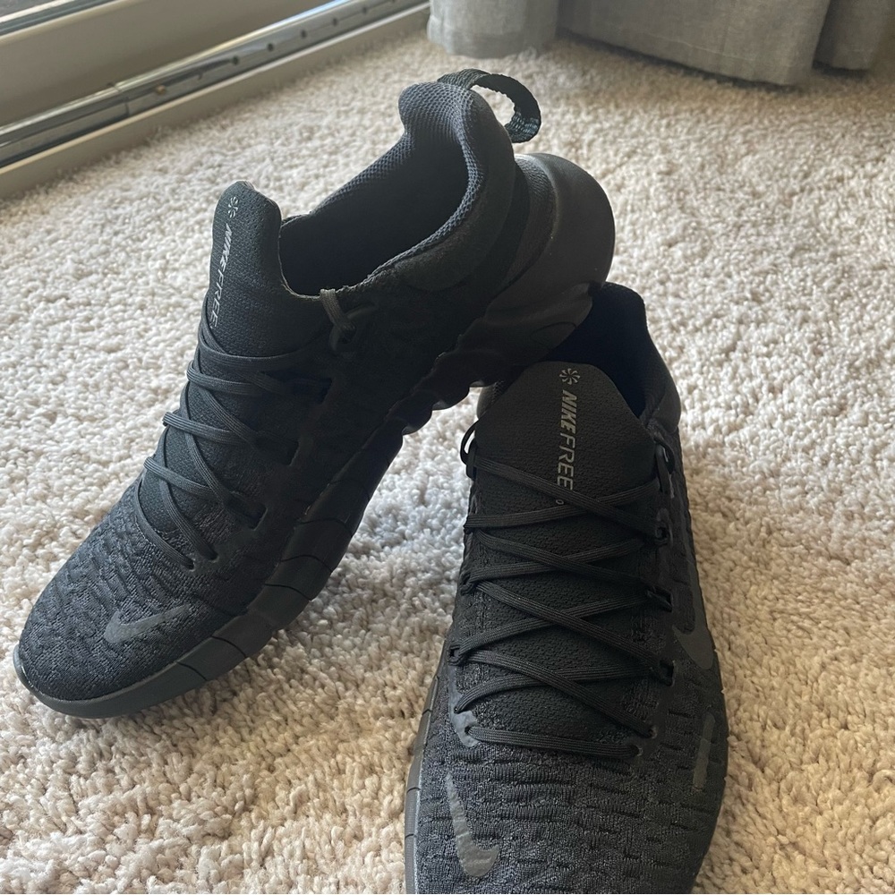 Nike Free Men's Black  Sneakers - Picture 2 of 3